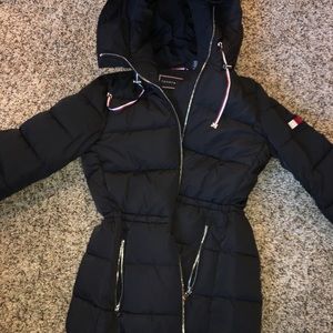 BLACK TOMMY HILFIGER PUFFY WINTER COAT WITH HOOD
